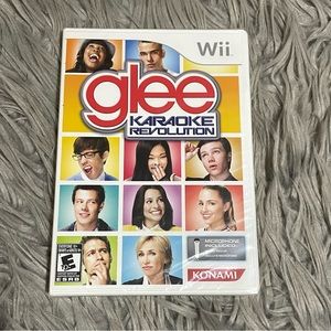 Glee karaoke Revolution Wii game